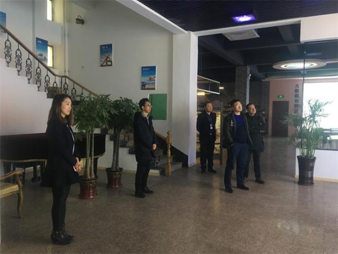 张主任一行参观pp电子服务表包基地.jpg 张主任一行参观pp电子服务表包基地.jpg