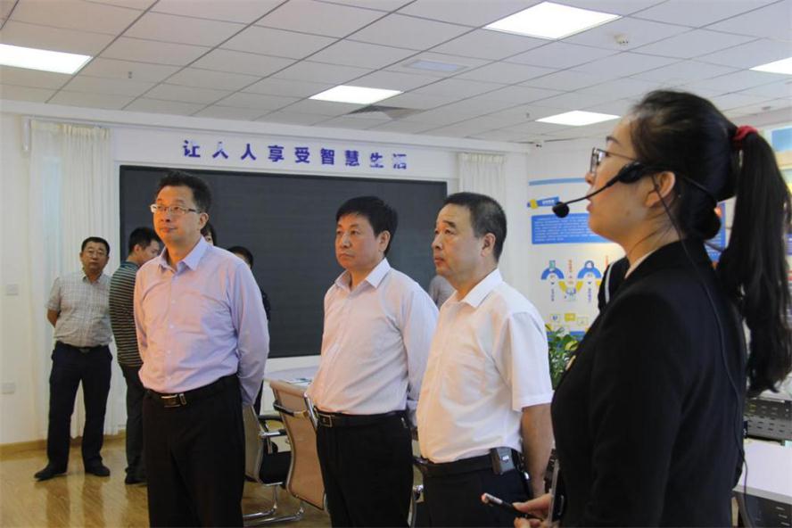 辽阳市何亚琼副市长光临pp电子电商调研.jpg 辽阳市何亚琼副市长光临pp电子电商调研.jpg